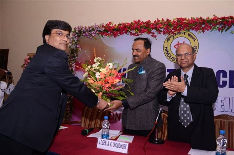 Mr. Surya Prakash Bagla, Chairman of Saltee Group felicitating Lt. Gen. A. K. Choudhury at Hindusthan Club